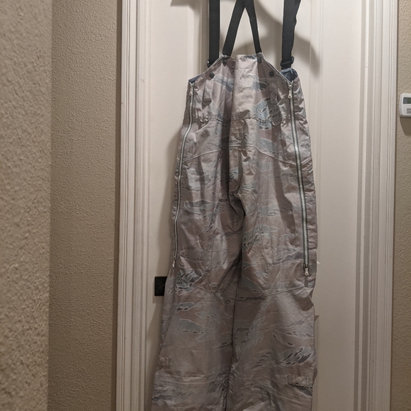 BURTON AK 3L Skid Top snow pants bibs small like new - Picture 2 of 3